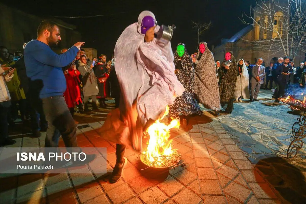 (تصاویر) مراسم چهارشنبه سوری و قاشق زنی در همدان