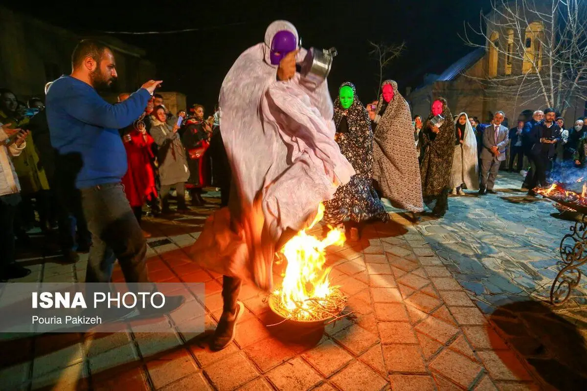 (تصاویر) مراسم چهارشنبه سوری و قاشق زنی در همدان
