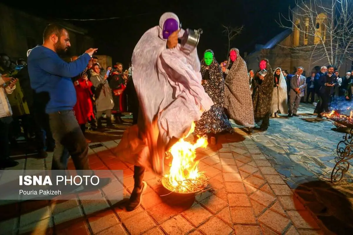 (تصاویر) مراسم چهارشنبه سوری و قاشق زنی در همدان