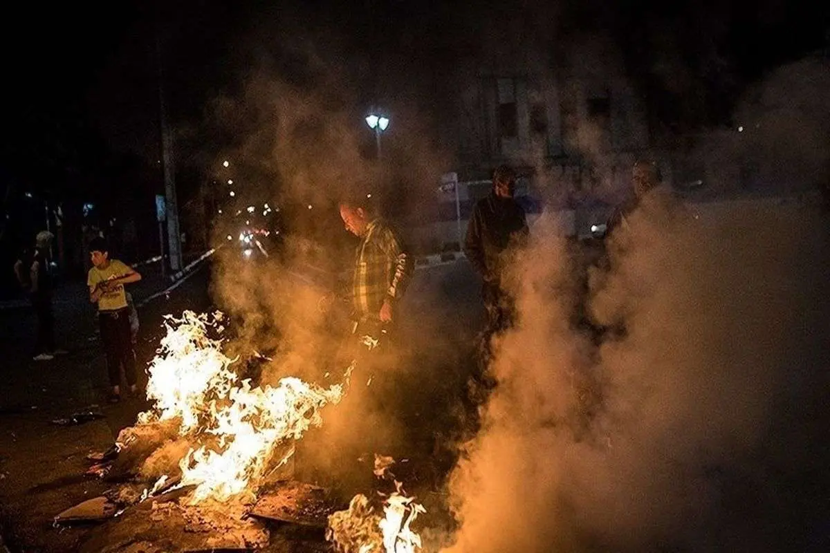 (ویدئو) دود جوادیه تهران را فرا گرفت/ شیشههای بانک محل خرد شد