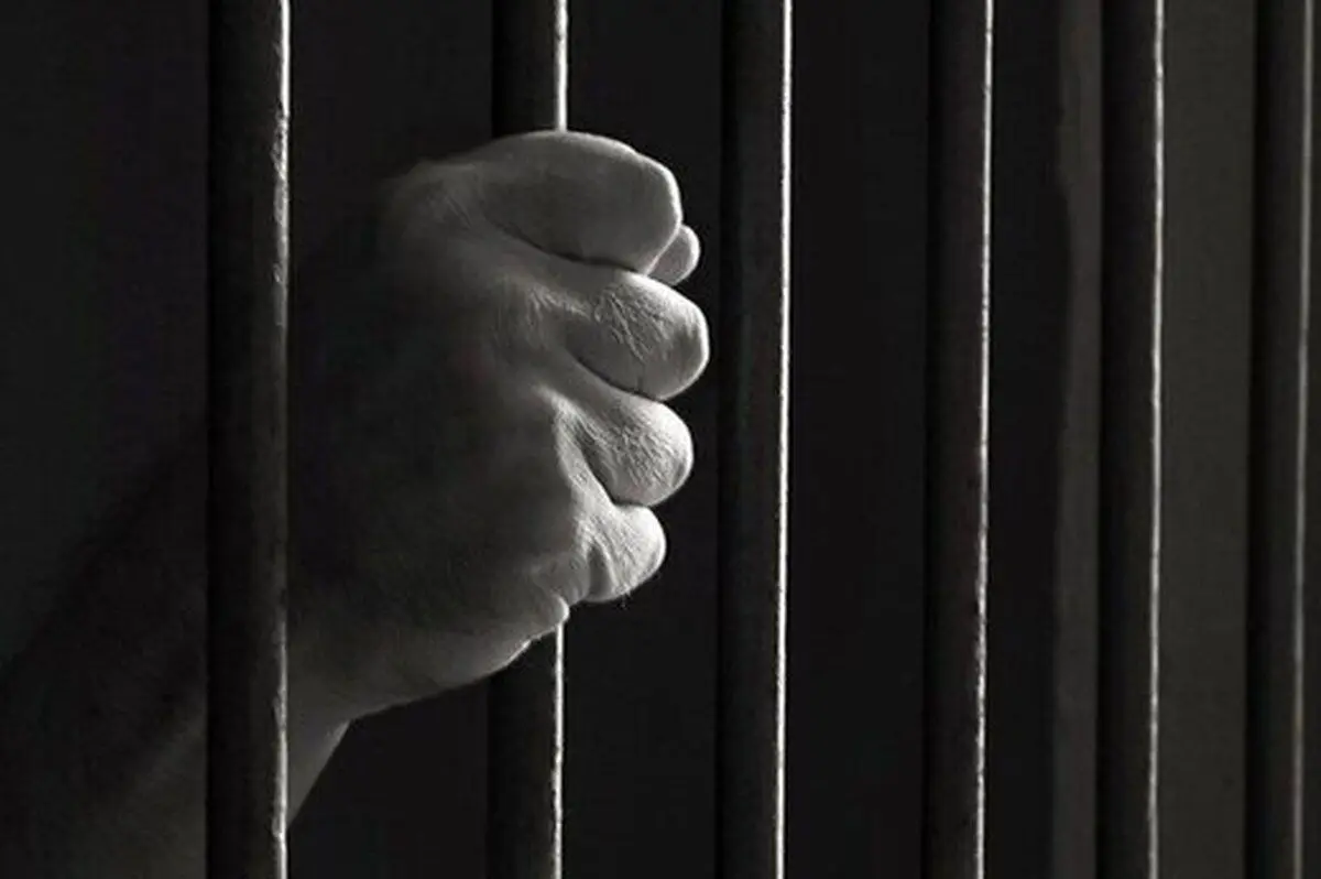 (ویدئو) سرقت عجیب یک گونی پسته در آجیل‌فروشی توسط یک زن