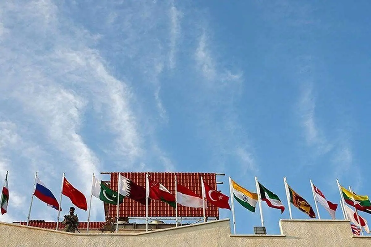 (تصاویر) پوشش «افسران زن روسی» در رزمایش مشترک ایران، چین و روسیه