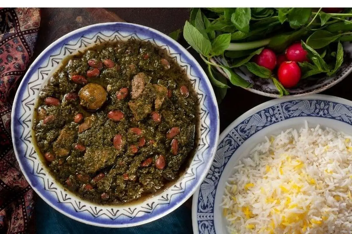 (ویدئو) واکنش جالب یک بلاگر غذای آمریکایی به قرمه سبزی و تهدیگ!