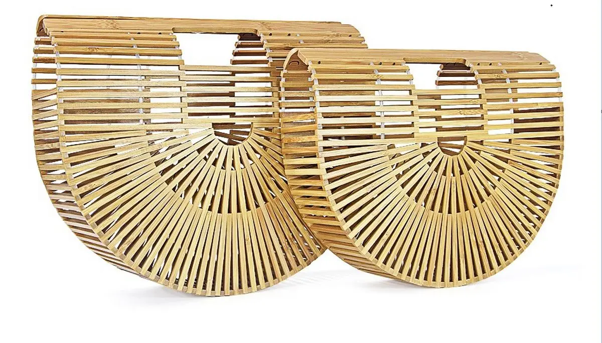 (ویدئو) مهارت حیرت‌انگیز یک مرد در ساخت کیف از چوب بامبو