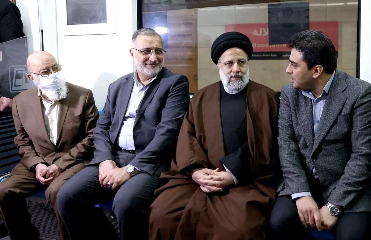 (عکس) رئیسی سوار مترو شد