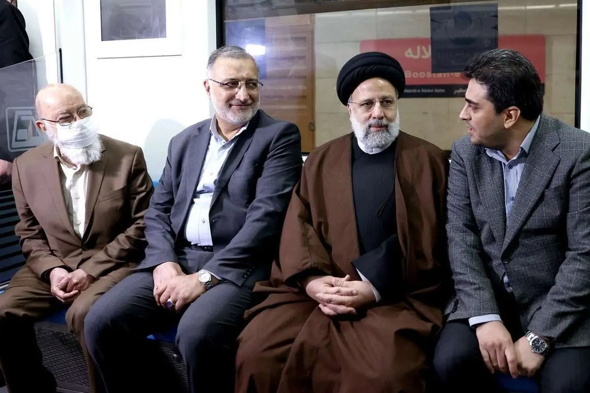 (عکس) رئیسی سوار مترو شد