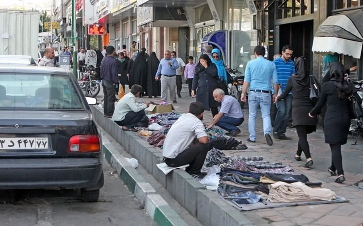 (ویدئو) اقدام جنجالی شهرداری قلعه‌حسنخان علیه دست‌فروشان در آستانه نوروز: پاشیدن آب!