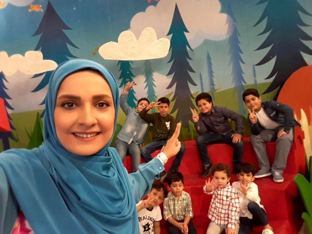(ویدئو) مرور ماجرای طنز فرنود با حضور خاله نرگس روی آنتن تلویزیون!