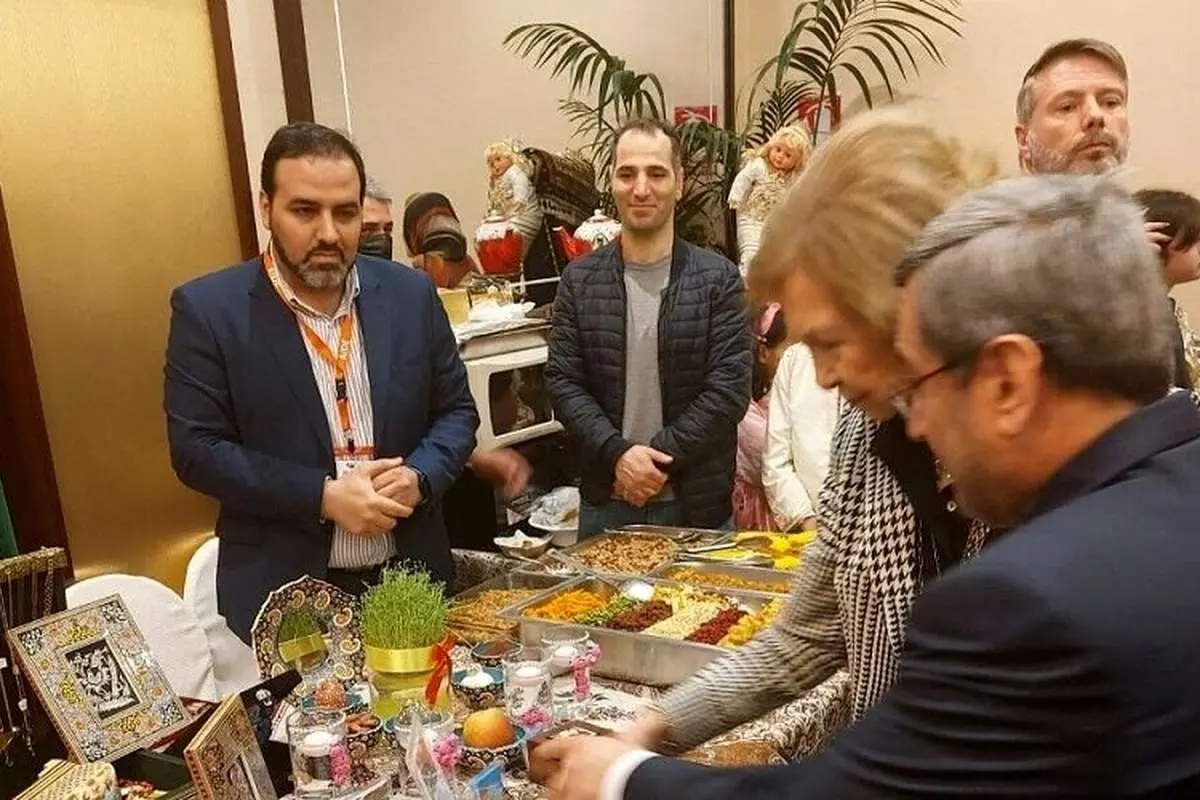 (ویدئو) بازدید ملکه سوفیا از بازارچه خیریه ایران در اسپانیا