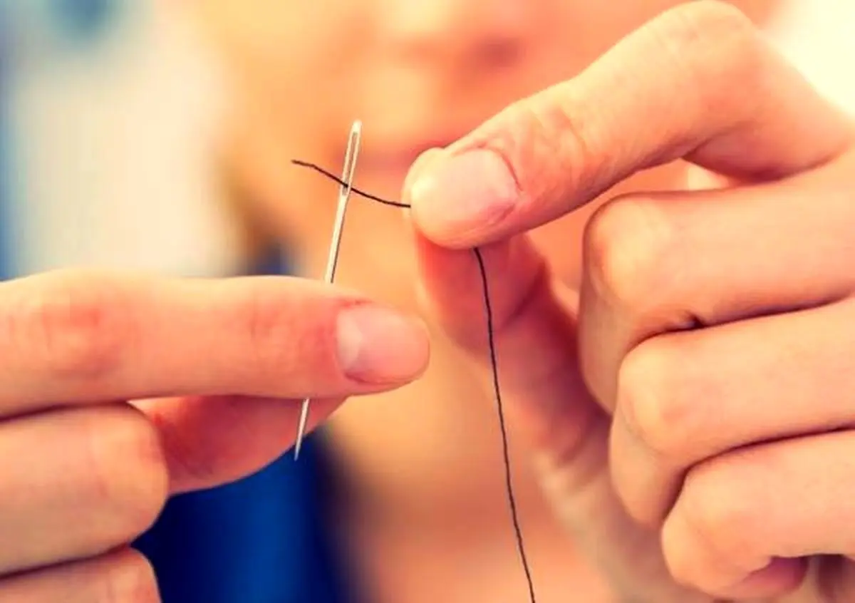 (ویدئو) راحت‌ترین روش برای نخ کردن سوزن