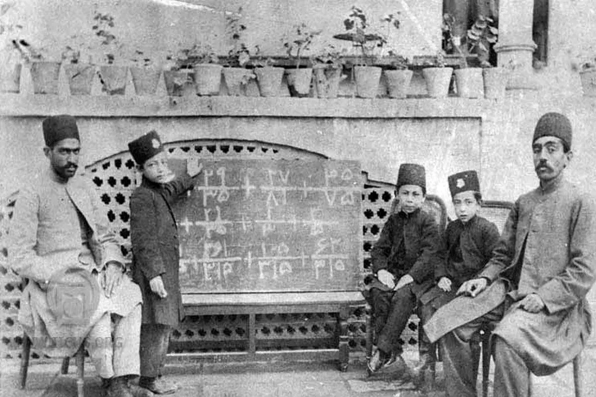 حقوق یک معلم مدرسه ابتدایی ۱۰۴سال پیش