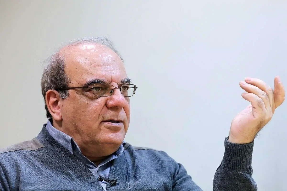 سوال عباس عبدی از دادستانی قم: چرا هنوز عاملان مسمومیت مدارس قم شناسایی نشدهاند؟