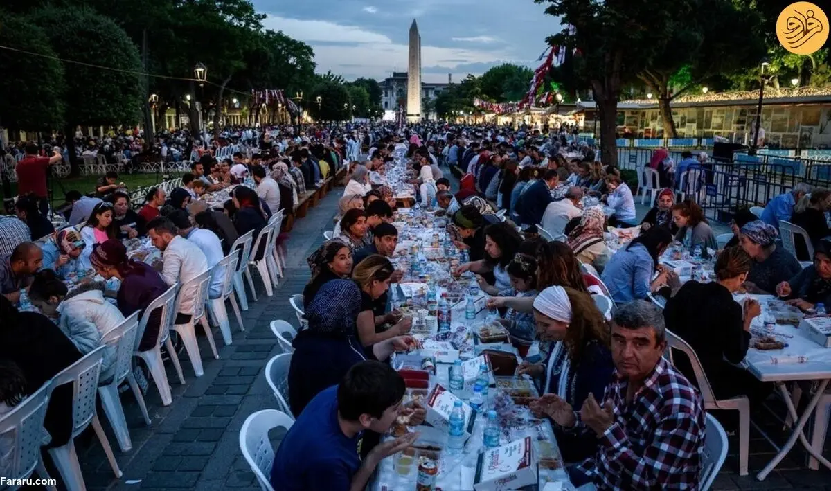 (ویدئو) افطاری دسته جمعی ۱۲۳ ساله!