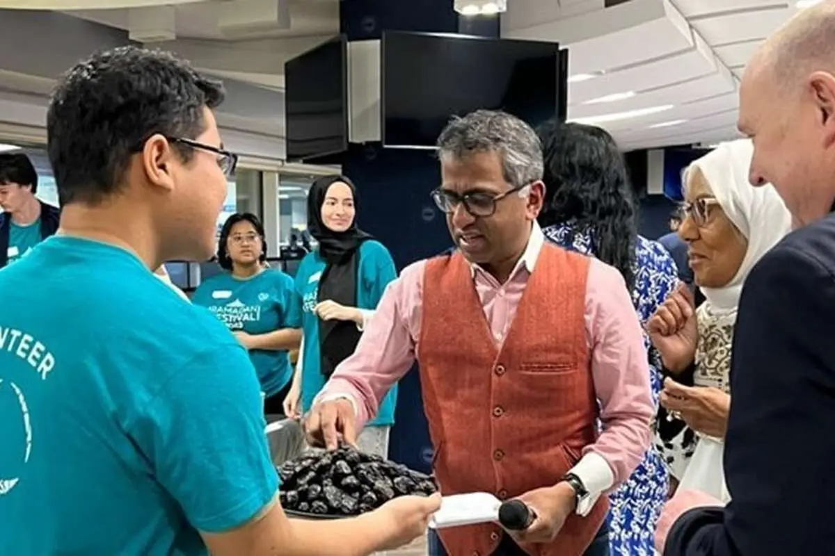 (ویدیو) طنین صدای اذان و پهن‌شدن سفره افطار در باشگاه انگلیسی