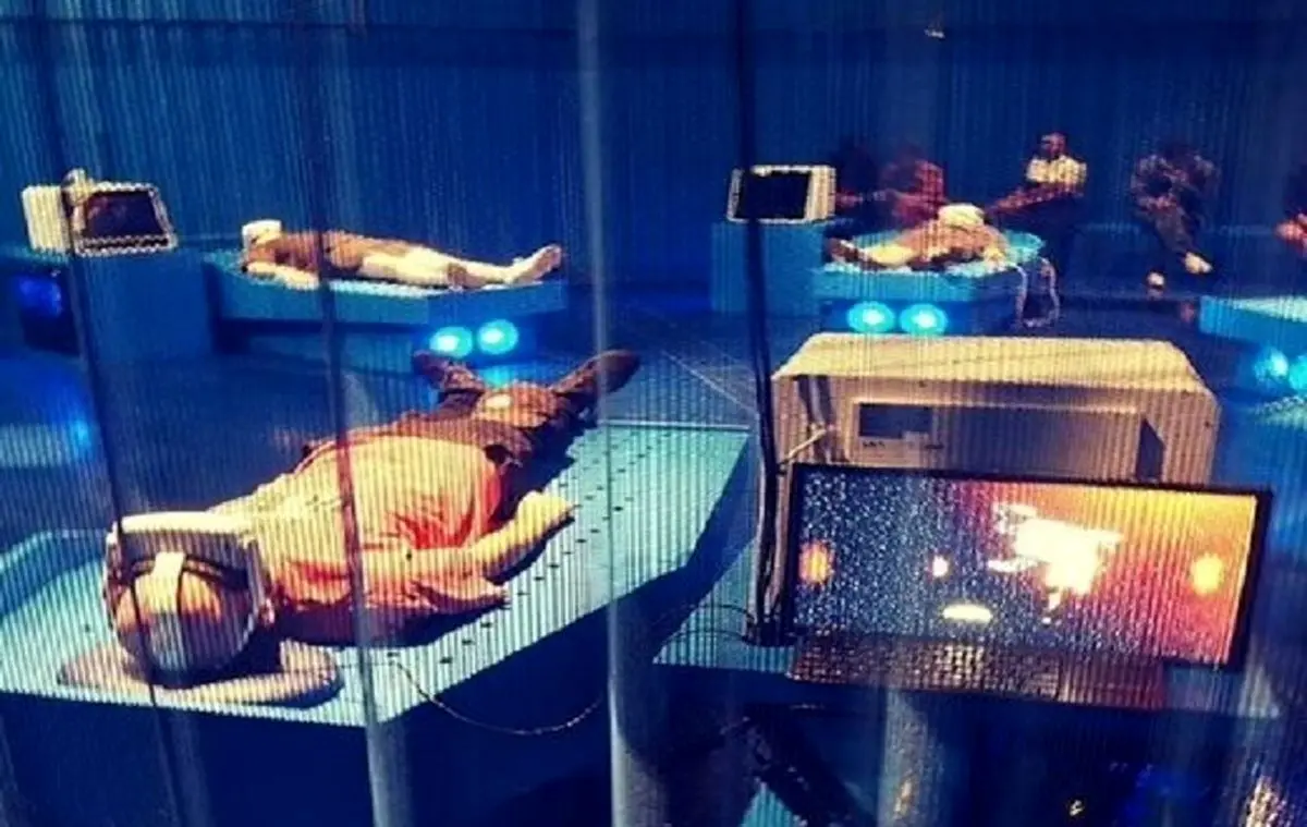 (عکس) تجربه لحظات پایانی زندگی با شبیه‌ساز مرگ