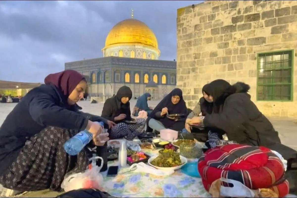 (ویدئو) افطار در مسجد الاقصی