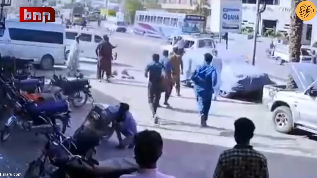 (ویدئو) هفت‌تیرکشی هولناک فروشنده مقابل چهار سارق