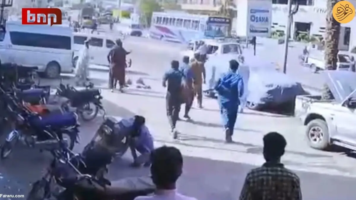 (ویدئو) هفت‌تیرکشی هولناک فروشنده مقابل چهار سارق