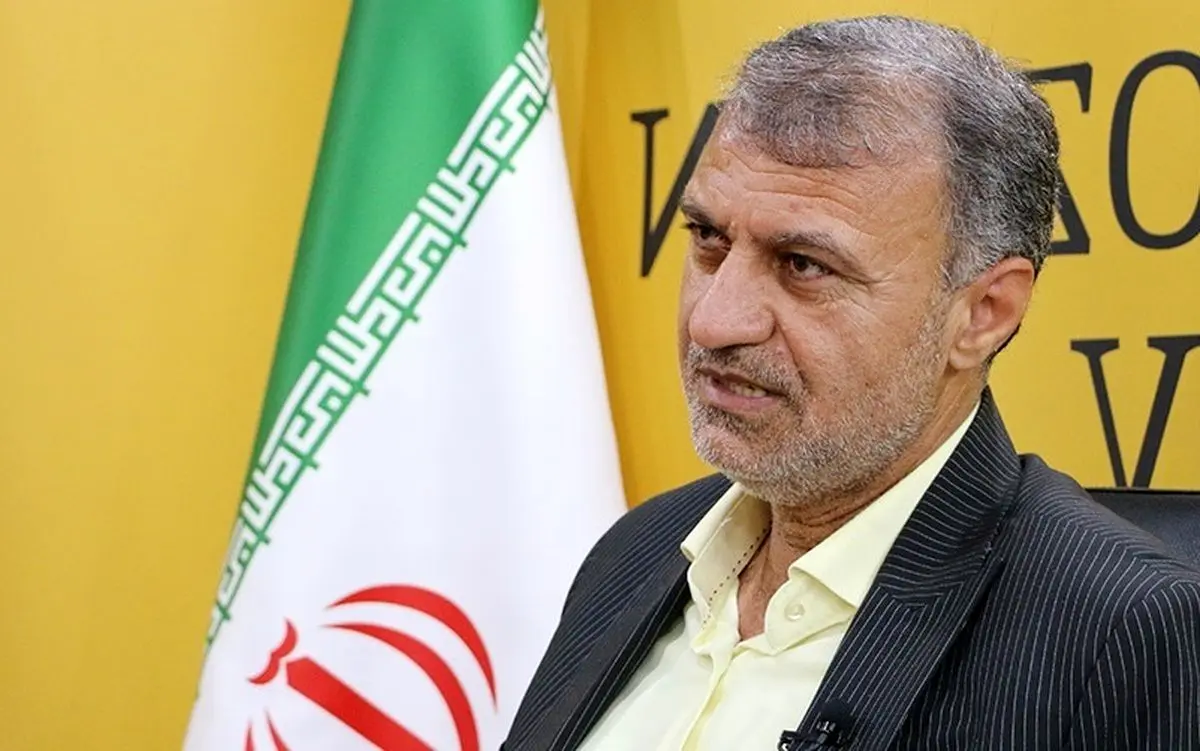 (عکس) جنجال تصویر یک نماینده مجلس با لودر؛ بنری که حاشیه ساز شد