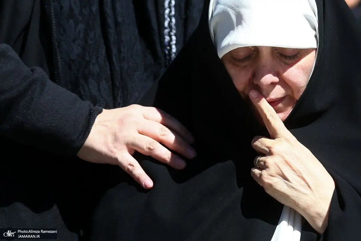 (تصاویر) مراسم تشییع «بتول فیروزان» نوه امام موسی صدر