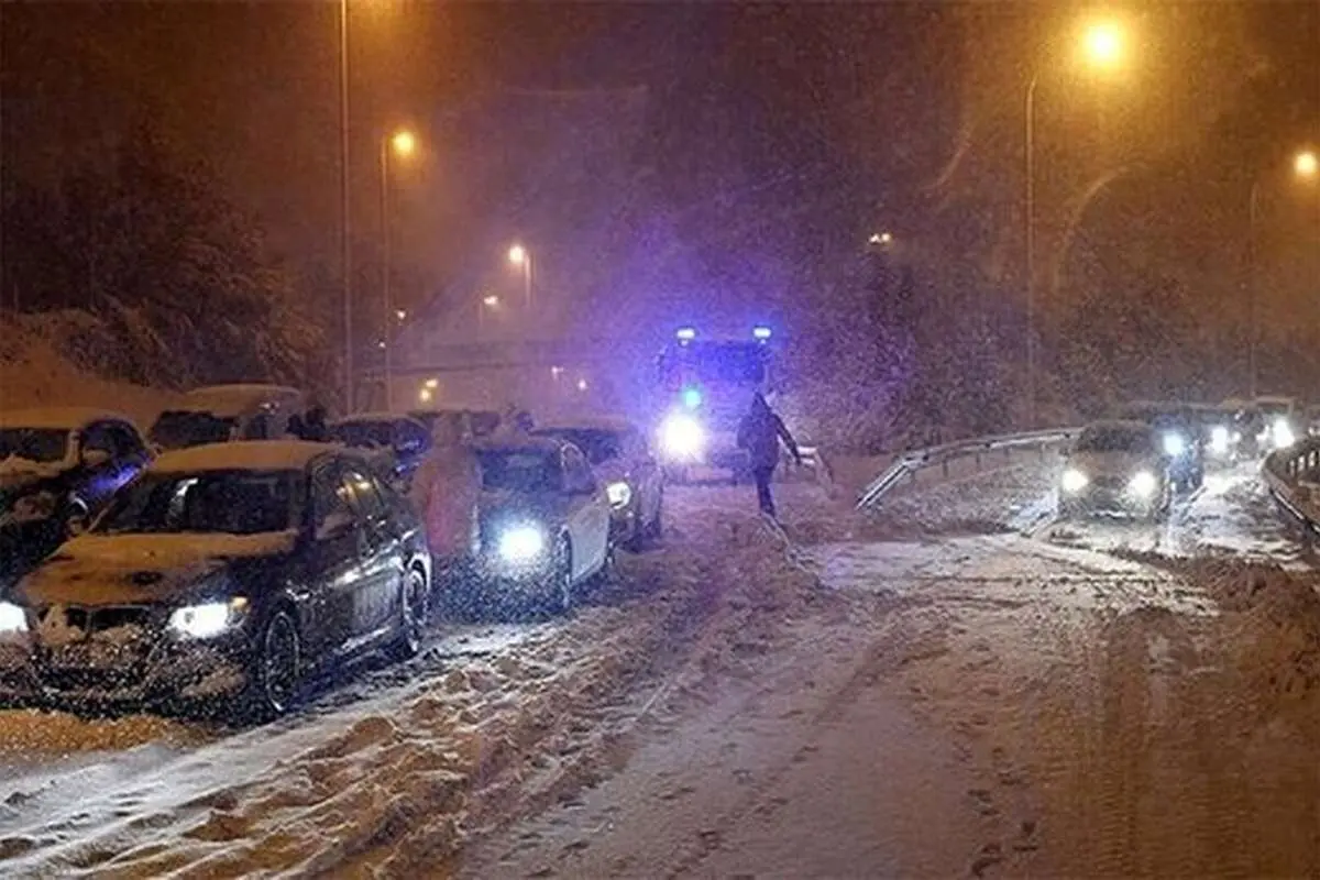 (ویدئو) برف، مسافران نوروزی را زمینگیر کرد