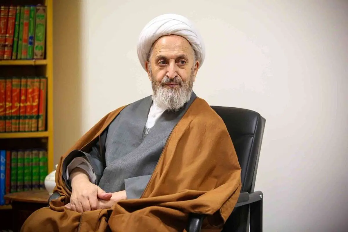 آیت الله سبحانی: نباید به دنبال این باشیم که سنی را شیعه و شیعه را سنی کنیم