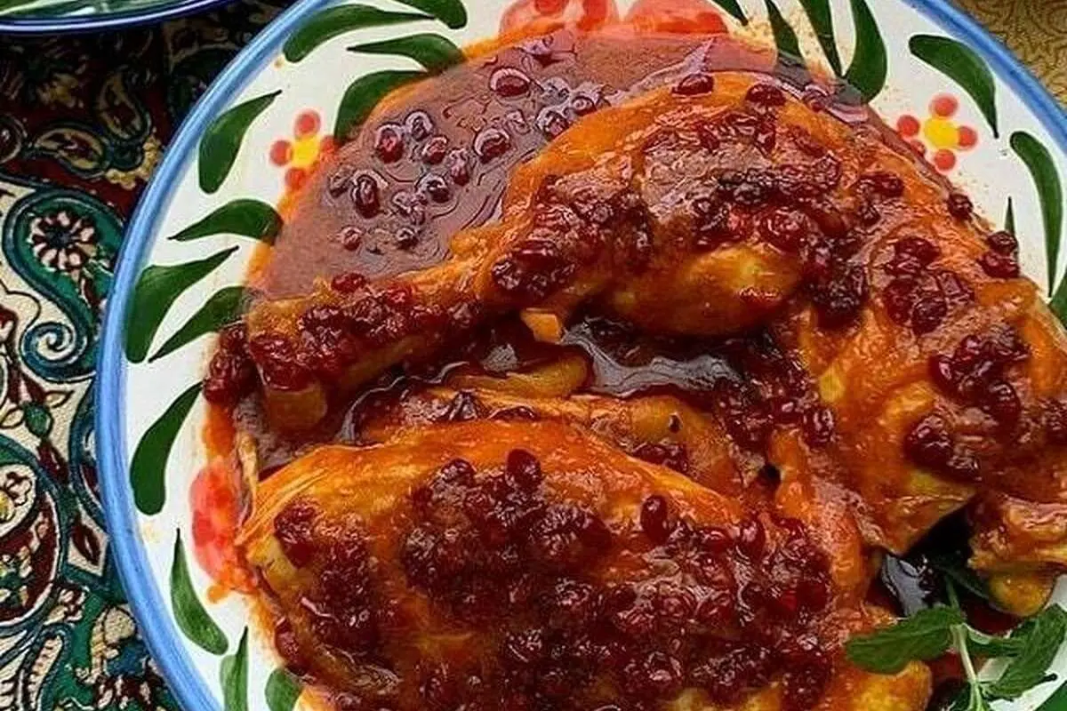 طرز تهیه مرغ با سس زرشک، یک غذای خوشمزه برای ایام عید