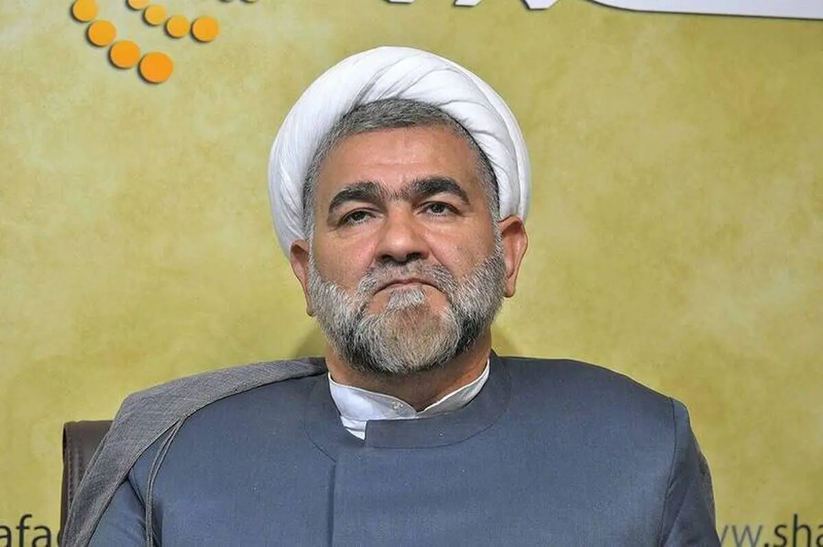 شورای نگهبان در قبال کسانی که پنجه به صورت نظام می‌زنند، وظیفه‌اش را انجام می‌دهد