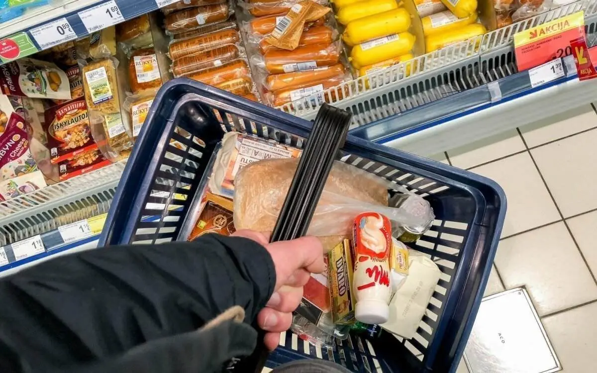 محاسبه حداقل هزینه خورد و خوراک ماهیانه یک خانوار تهرانی در آغاز سال ۱۴۰۲