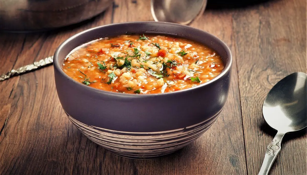 آش ترش ارومیه و گوزلمه غذا‌هایی برای پذیرایی از مهمانان نوروزی