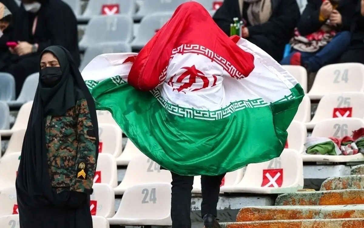 (ویدئو) گفتگو با هواداران زن پشت در‌های آزادی؛ تلاش ناکام برای ورود به ورزشگاه بدون بلیت
