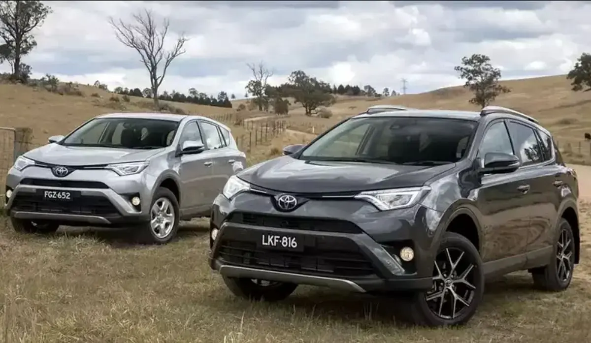 نقد و بررسی تویوتا راو ۴ / کم‌آپشن، اما جان سخت!