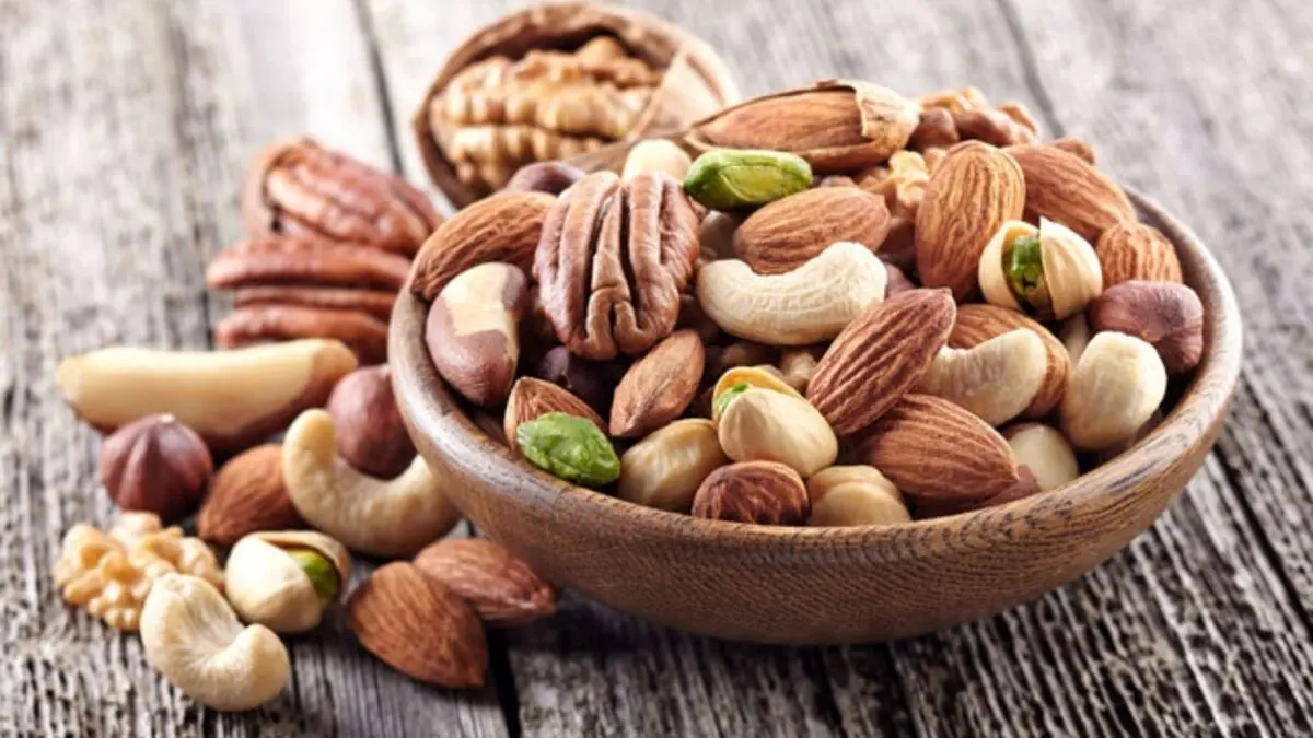 چه مقدار آجیل و شیرینی‌جات در روز مصرف کنیم؟