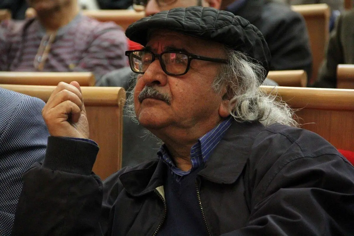 (عکس) شفیعی‌کدکنی در آغوش حدادعادل در مراسم وداع