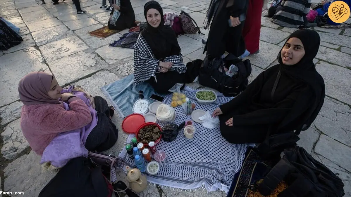 (تصاویر) افطار در مسجد الاقصی