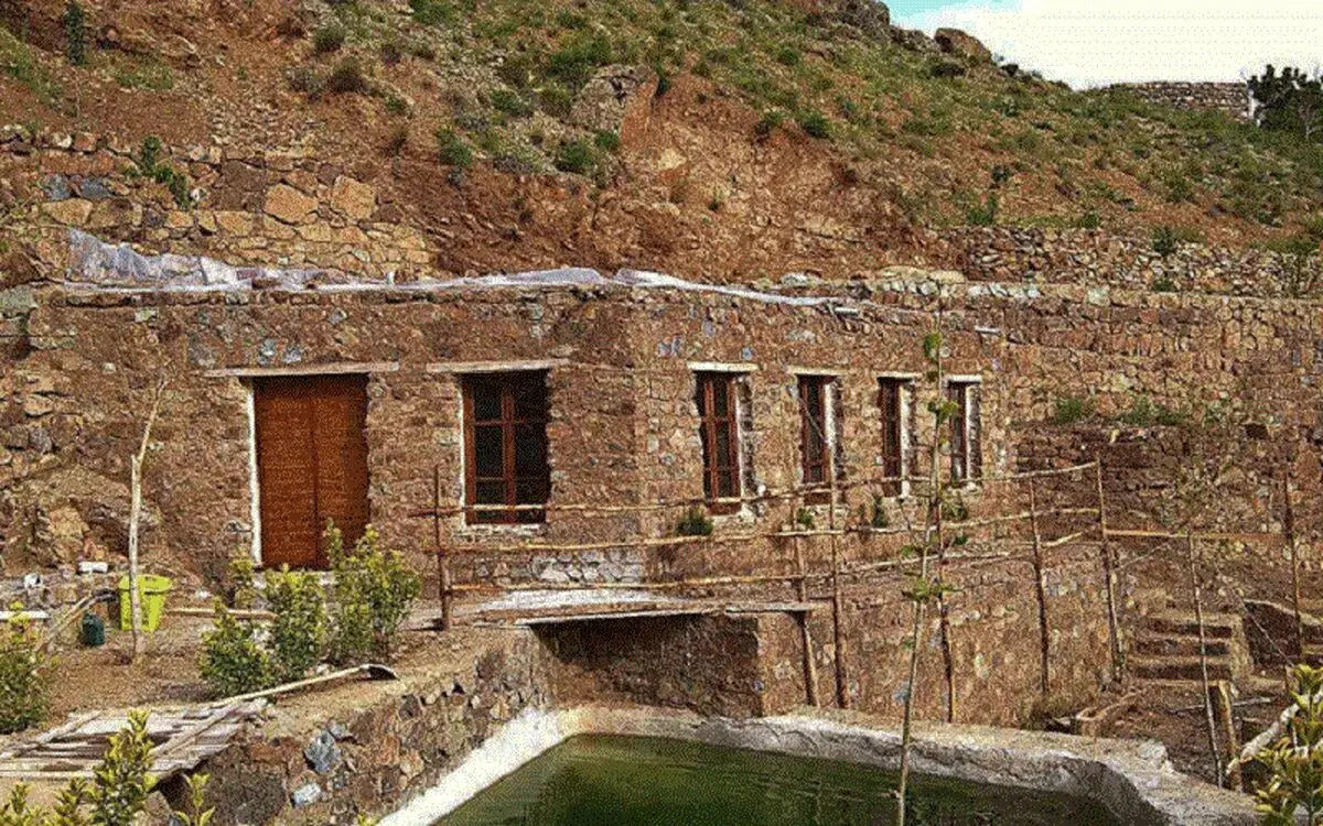 روستای آدمک جیان کجاست؟