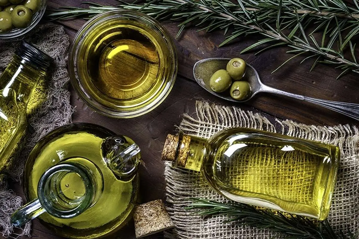 چرا سلبریتیها از روغن زیتون بجای محصولات آرایشی استفاده میکنند؟