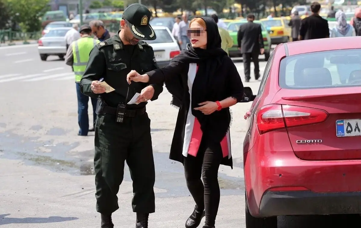 کیهان: حکومت اسلامی موظف است در برابر بدحجابی بایستد