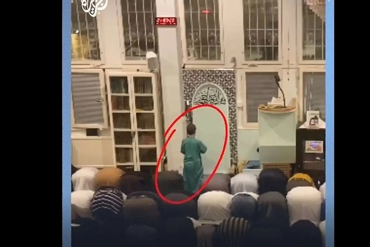 (ویدئو) کودک ۷ ساله امام جماعت شد!