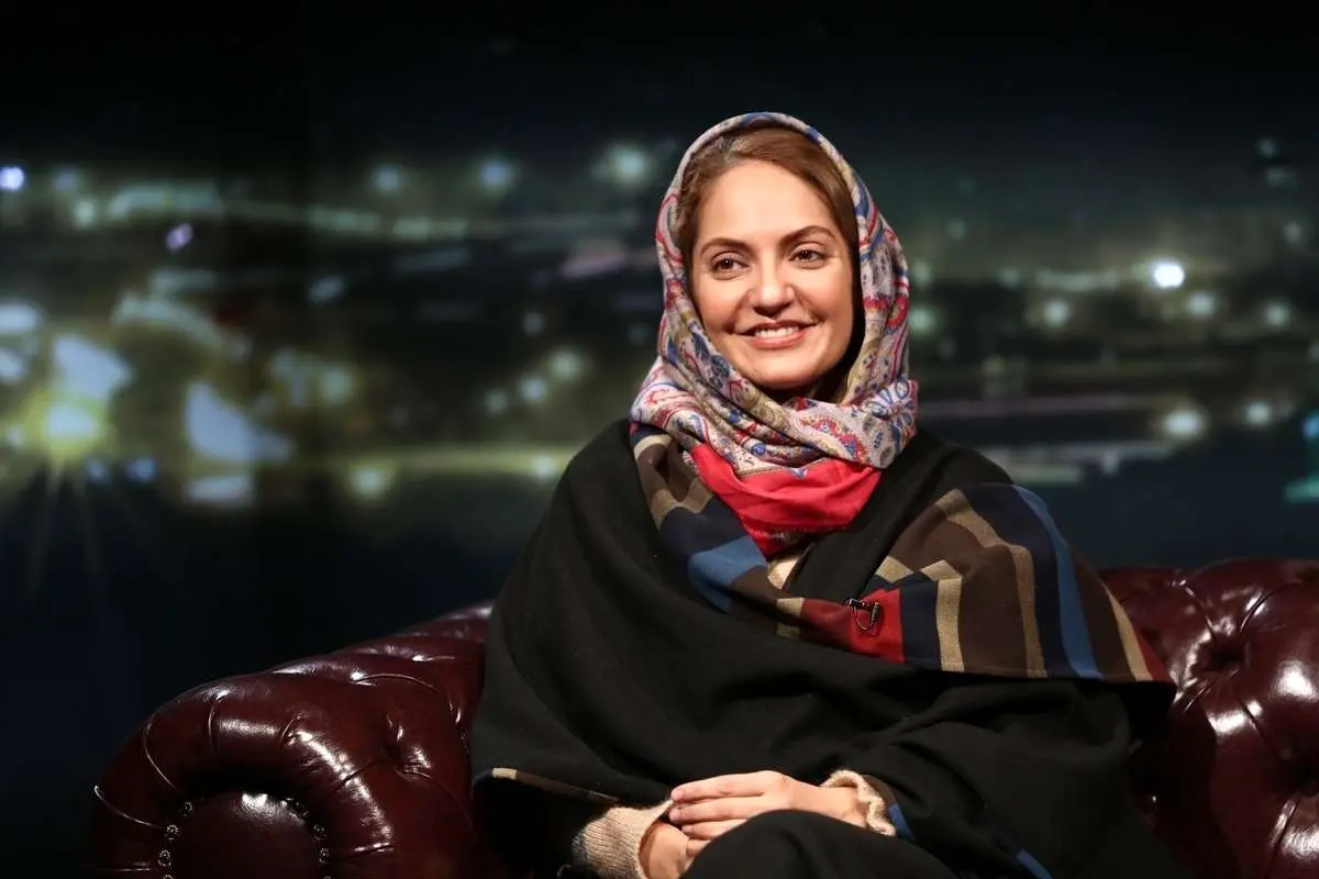 سلفی مهناز افشار در ماشین و با یک کلاه خاص