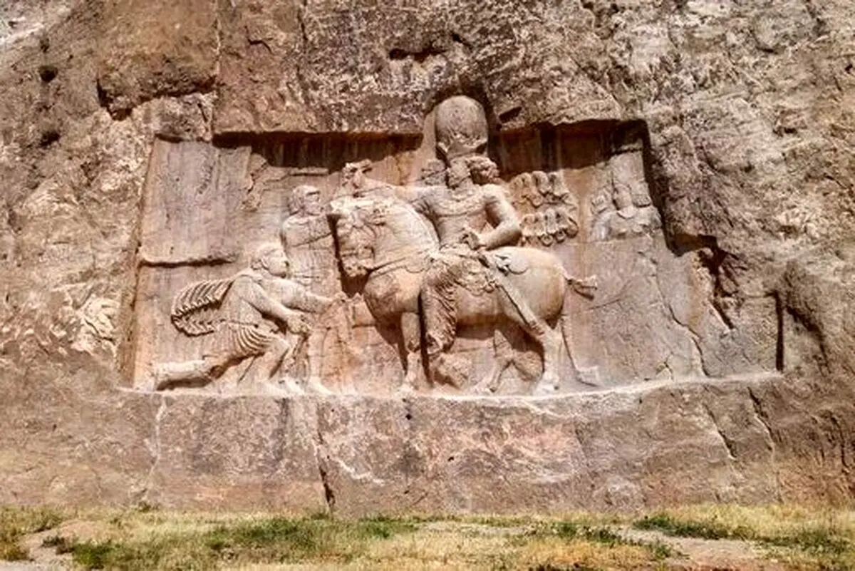 سنگبرجسته دوره ساسانی در بریتانیا؛ سو استفاده از فقر مردم برای سرقت آثار باستانی