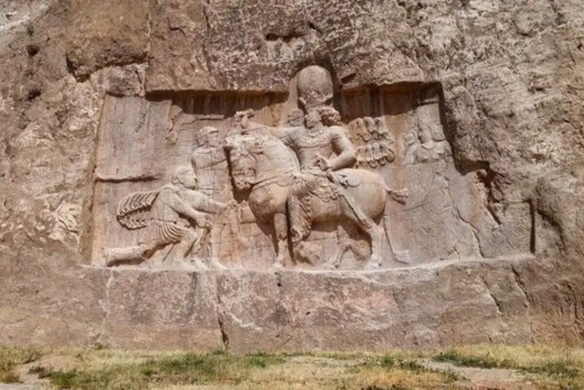 سنگ‌برجسته دوره ساسانی در بریتانیا؛ سو استفاده از فقر مردم برای سرقت آثار باستانی