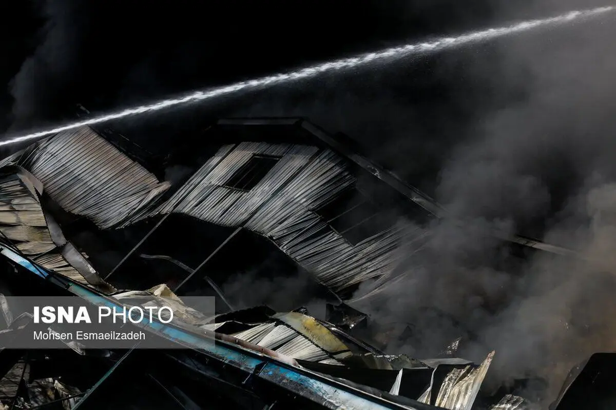 (تصاویر) آتش‌سوزی مهیب در کارخانه الکترواستیل مشهد