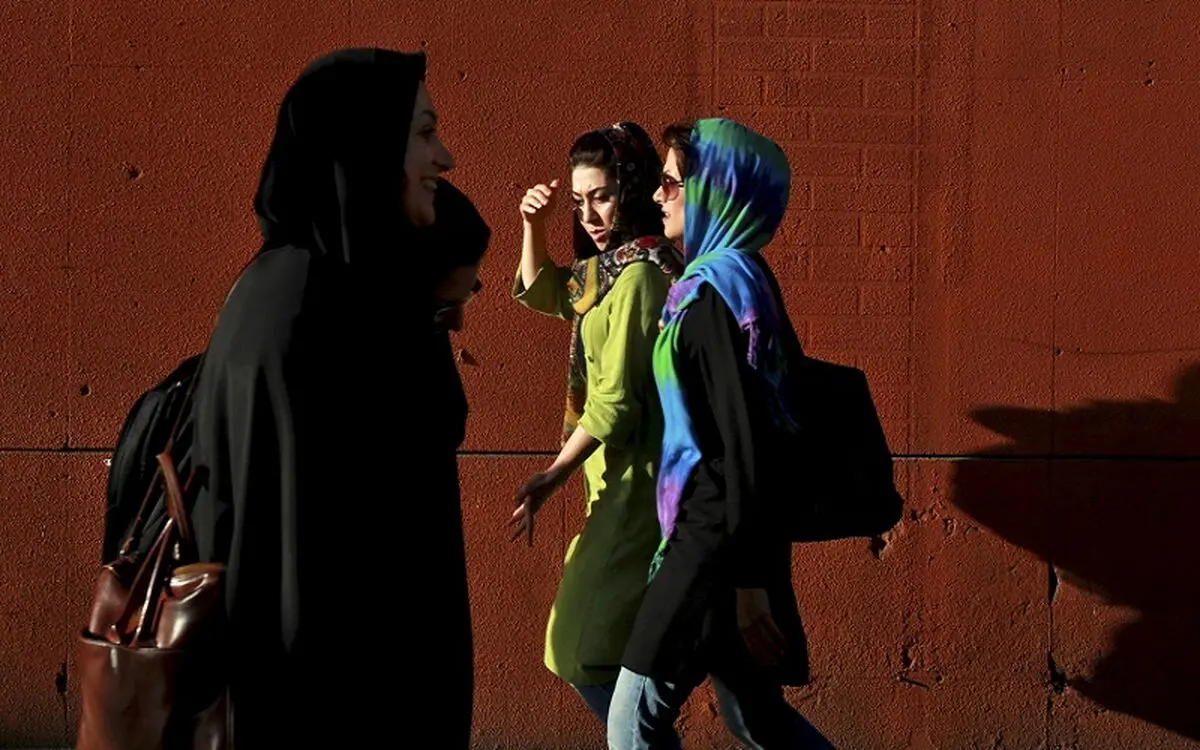 عضو کمیسیون قضایی مجلس: ریشه بی‌حجابی، مجرد بودن دختران است