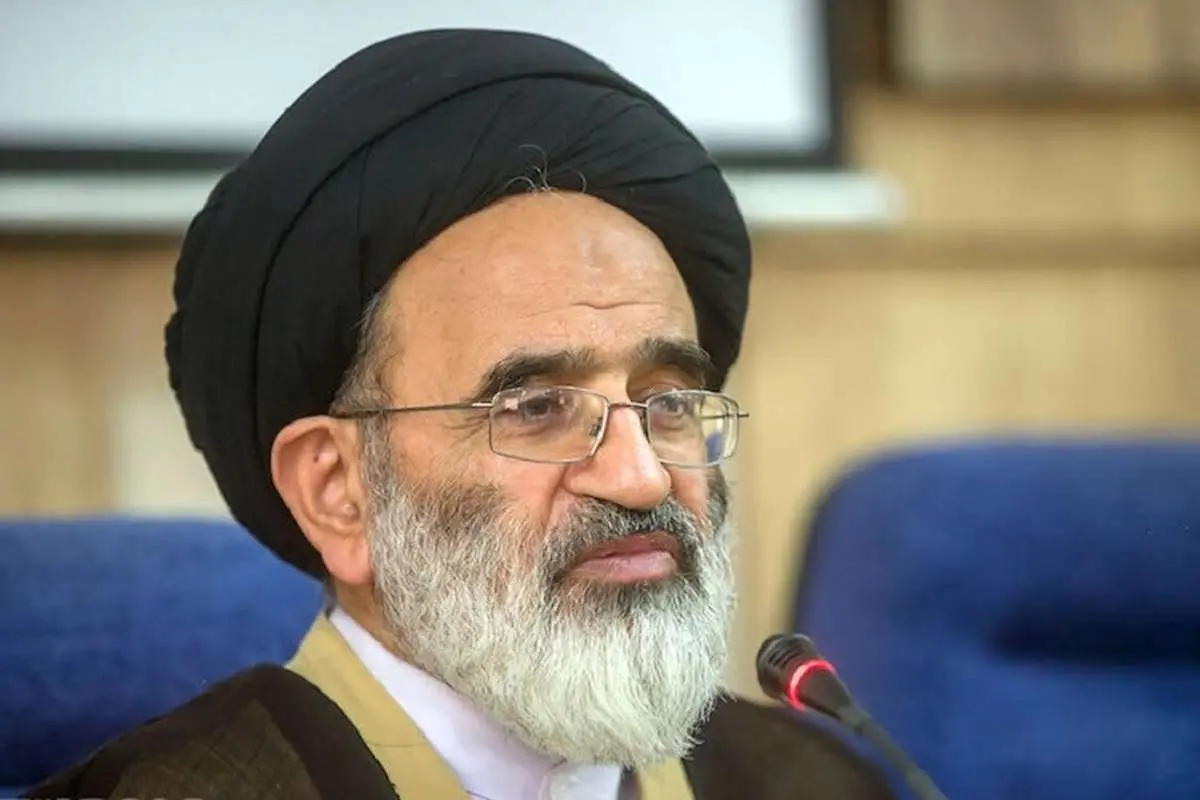 تقوی، نماینده تهران: شرکت‌های هواپیمایی فکری برای اقامه نماز مسافران کنند