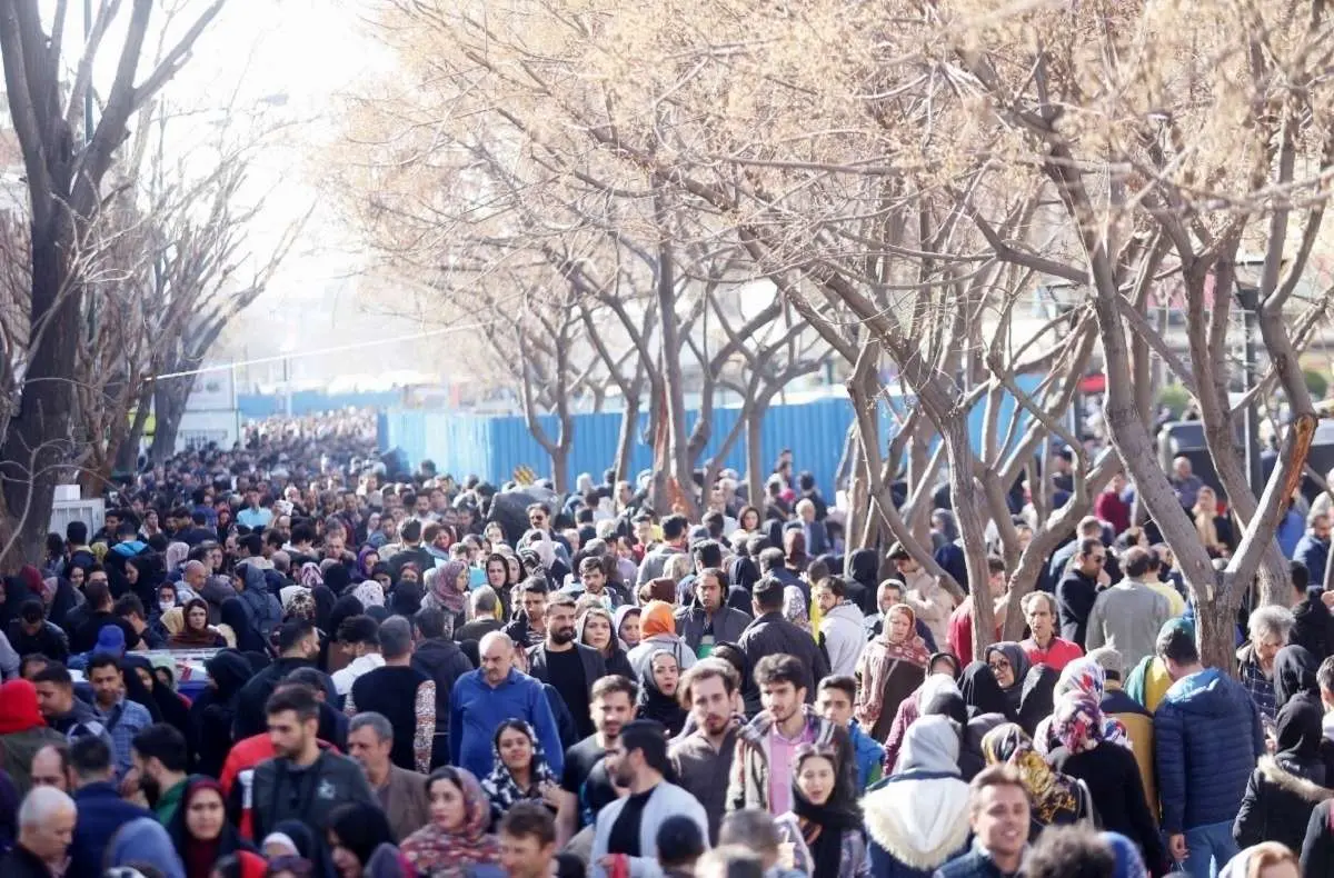 روزنامه جمهوری اسلامی: آن امام جمعه میخواهد به بیحجاب نفروشند در میان مردم زندگی نمیکند