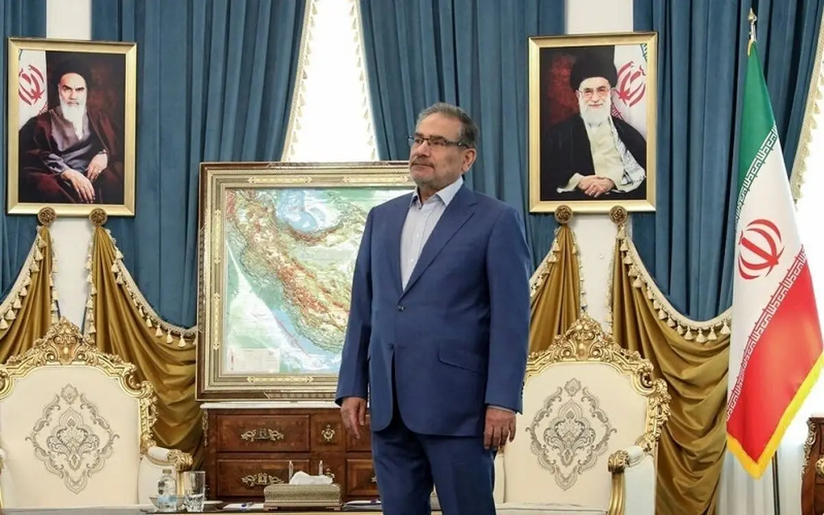 هویت چهره خبرساز و نامعلوم در جلسه شمخانی فاش شد