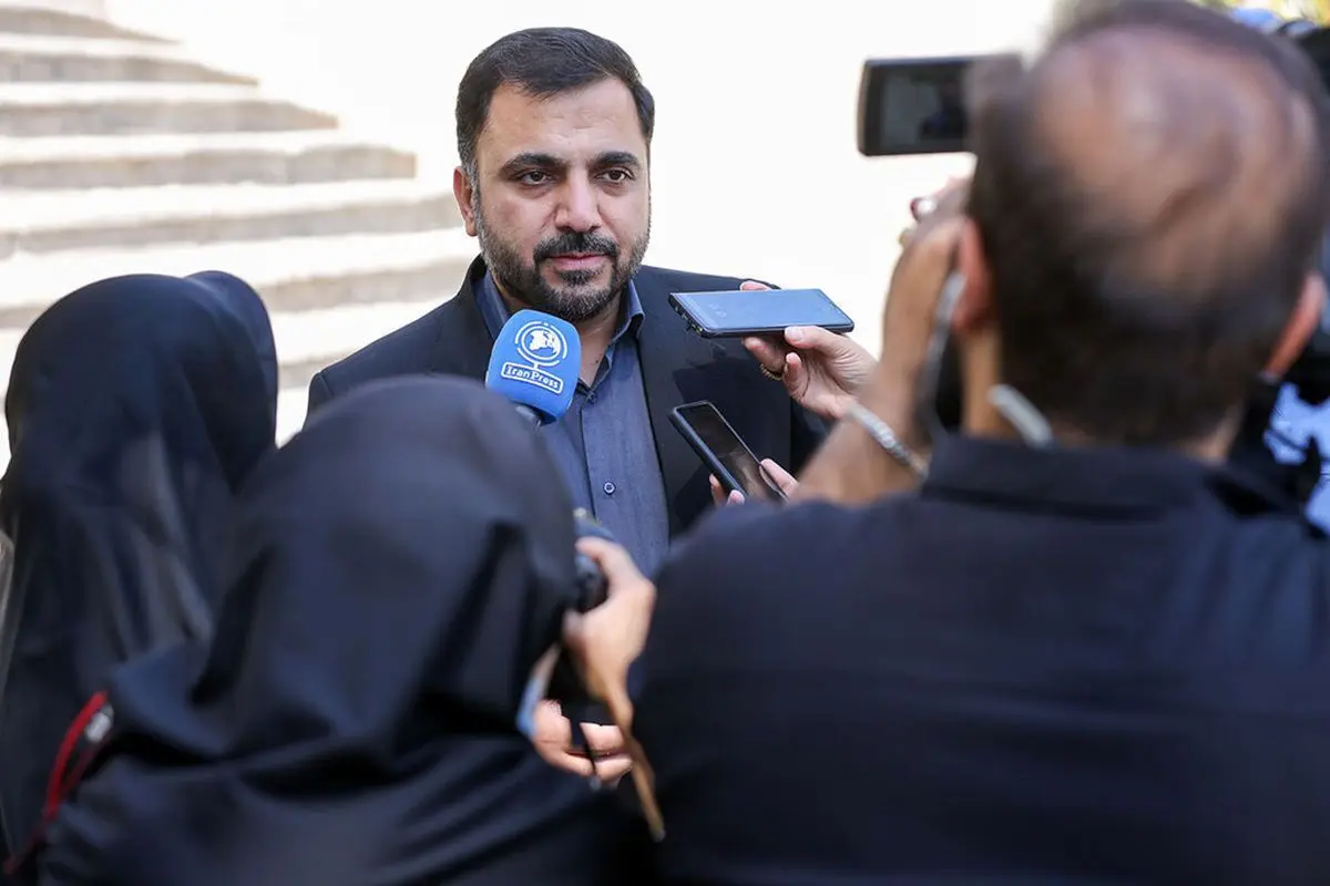 وزیر ارتباطات: مشکل ساعت تلفن‌های همراه را به مراجع جهانی اعلام کردیم