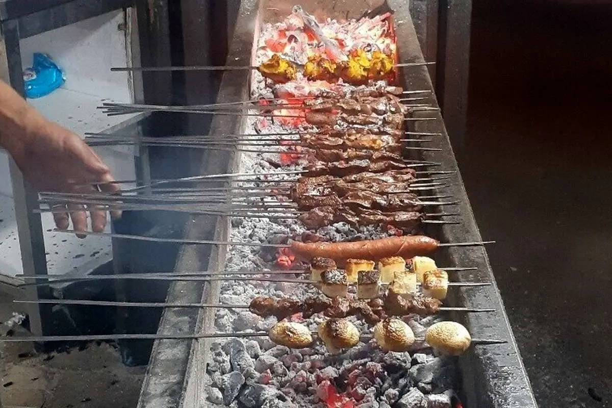 عجیبترین جیگرکی تهران را این دو دختر شجاع میچرخانند!