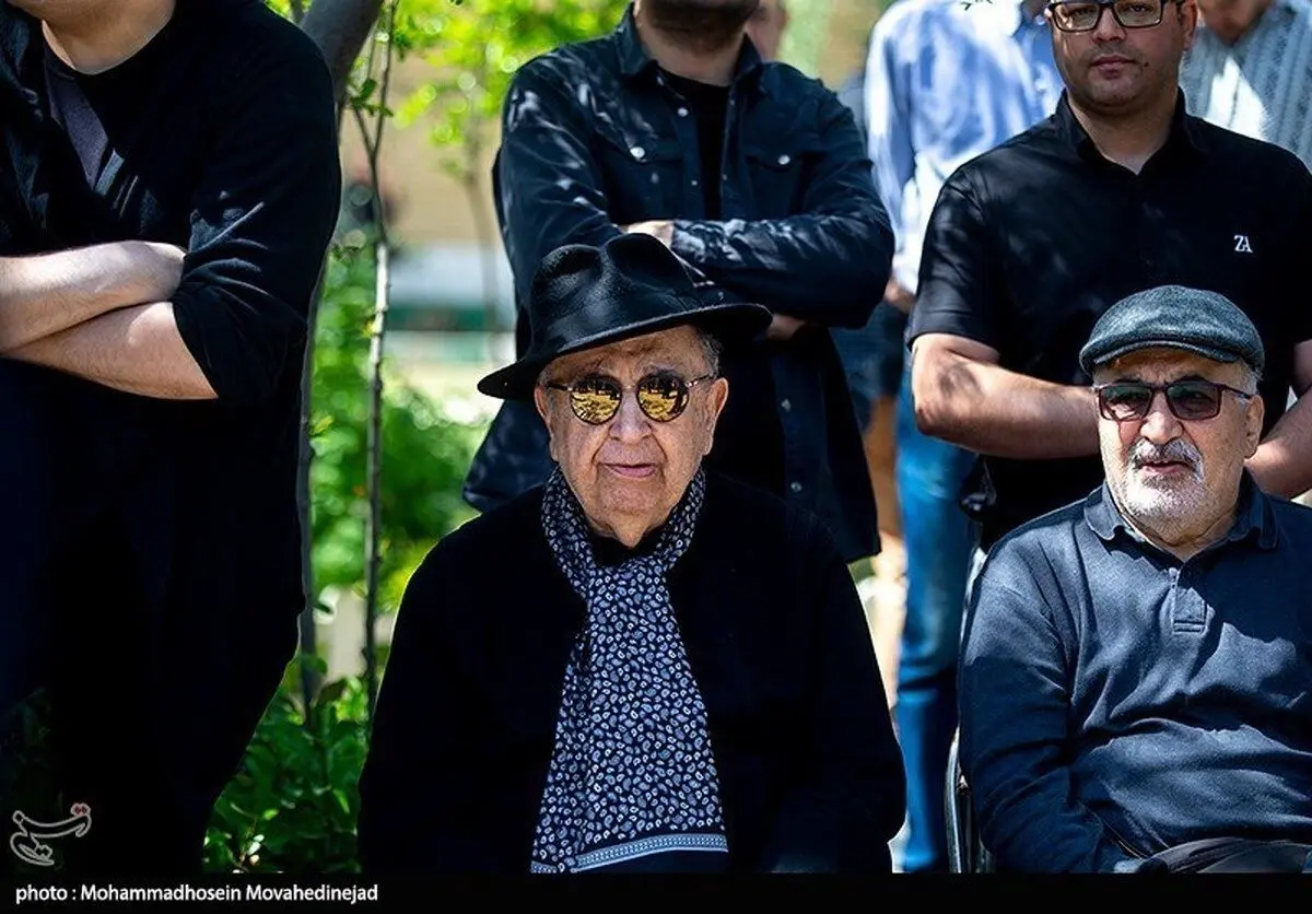(تصاویر) مراسم خاکسپاری مرحوم کیومرث پوراحمد
